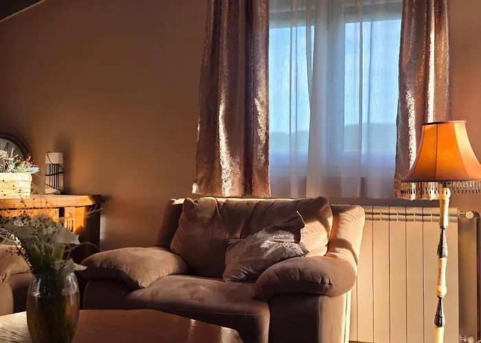 Wildstone Krusi - Pool & 1 アパート