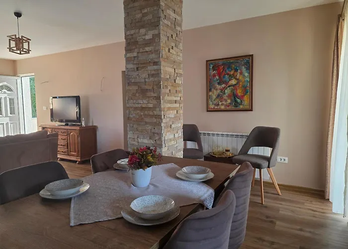 Wildstone Krusi - Pool & 1