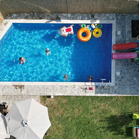 Апартаменти Wildstone Krusi - Pool & 1