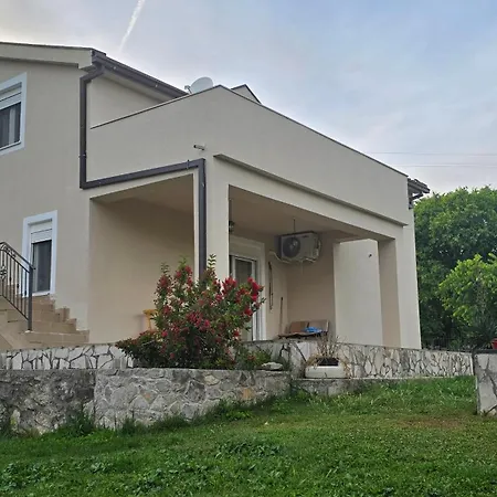 Wildstone Krusi - Pool & 1 Apartment